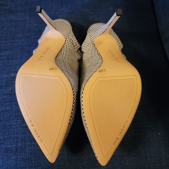 Gianni Bini Ruffled Mules Size 7.5M NWOT - Picture 7 of 11